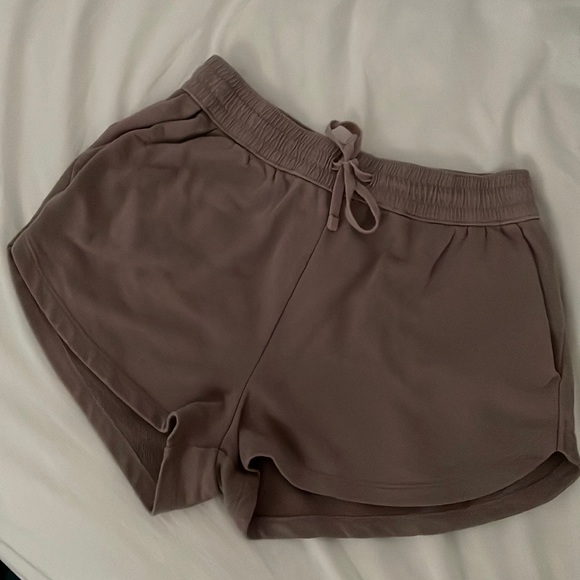 Lilac H&M Medium Sweatshorts - Picture 1 of 3